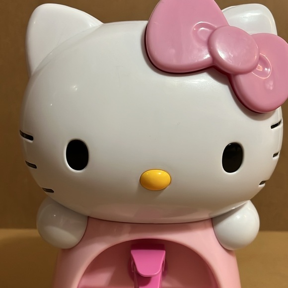 Hello Kitty Water Dispenser - Picture 3 of 11
